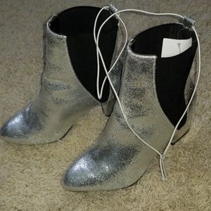 Shinny silver boots